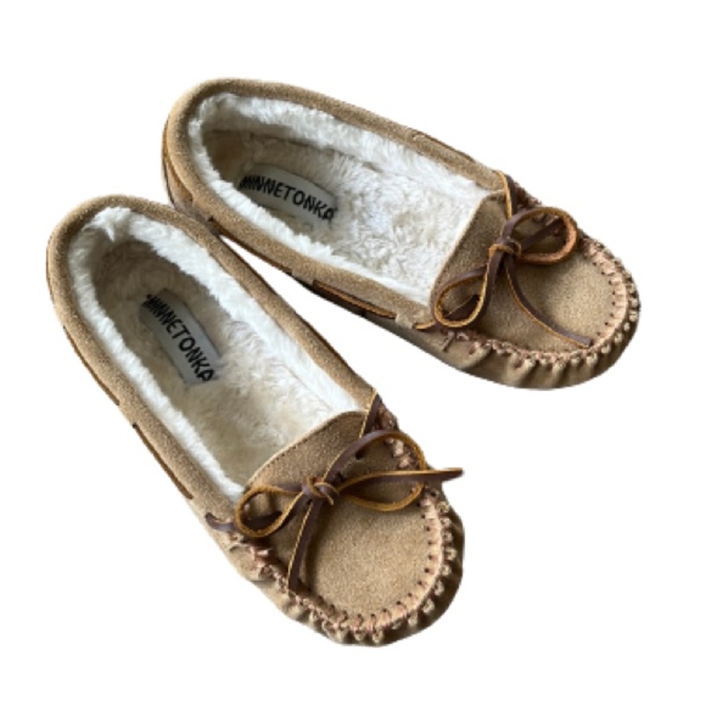Minnetonka Suede Moccasin Faux Fur  size 6